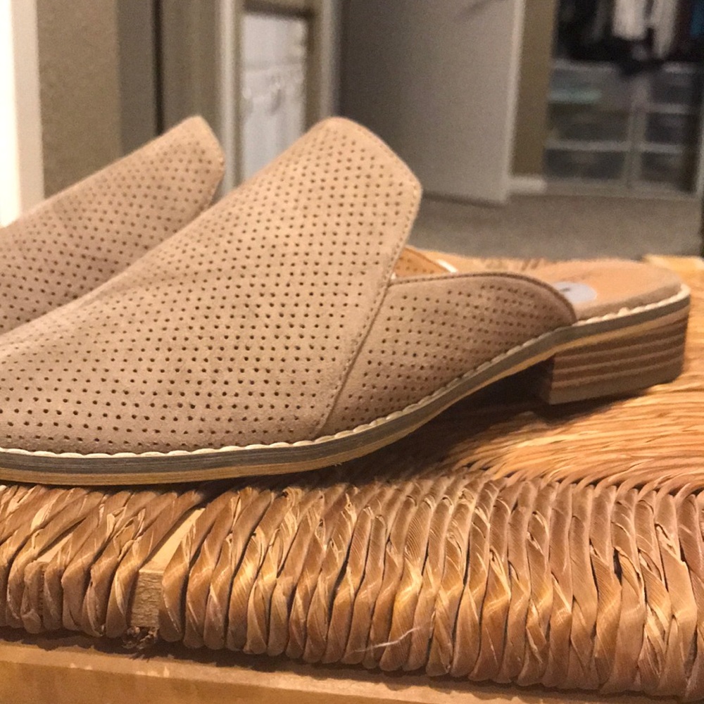 Brand new mule style flat
